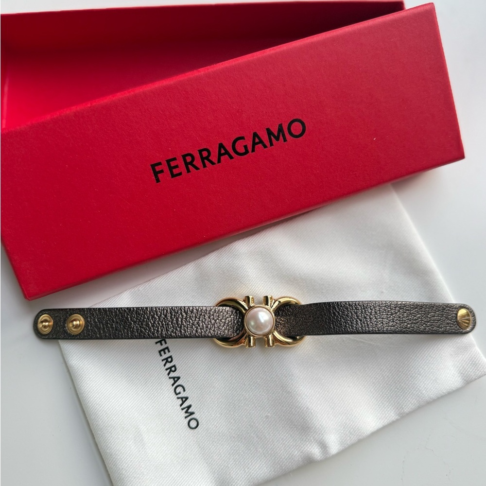 Ferragamo Gancini‎ Pearl Leather Bracelet – Gunmetal Gray & Gold, NO TAG